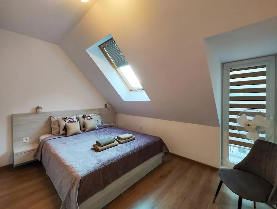 ~ Velvet ~ Central & Quiet Flat + Private Parking Varna