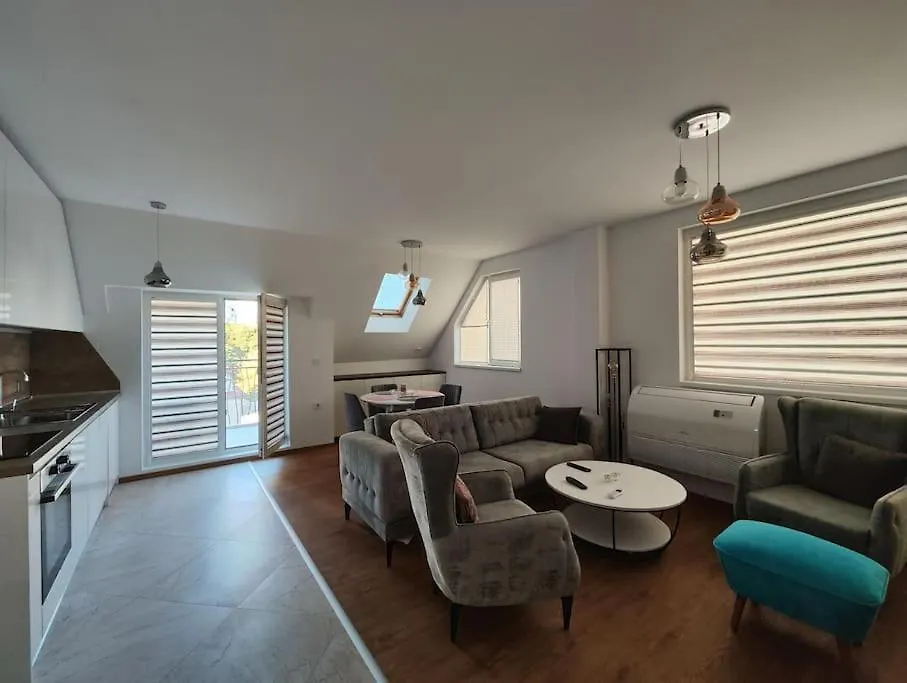 ~ Velvet ~ Central & Quiet Flat + Private Parking Varna 0*,
