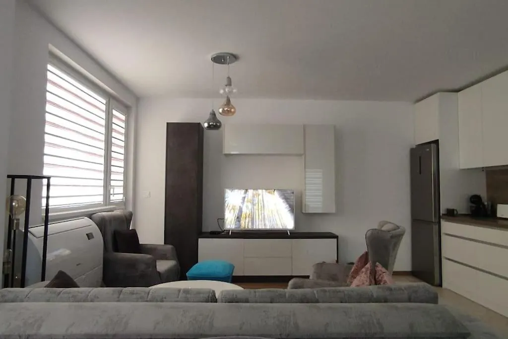 Appartamento ~ Velvet ~ Central & Quiet Flat + Private Parking Varna
